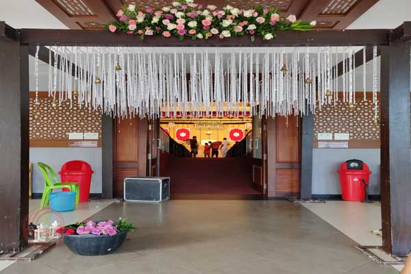 entrance decor with hanging floral ribbons 